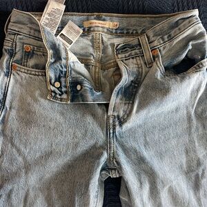 Women’s Levi Strsight Leg Jeans